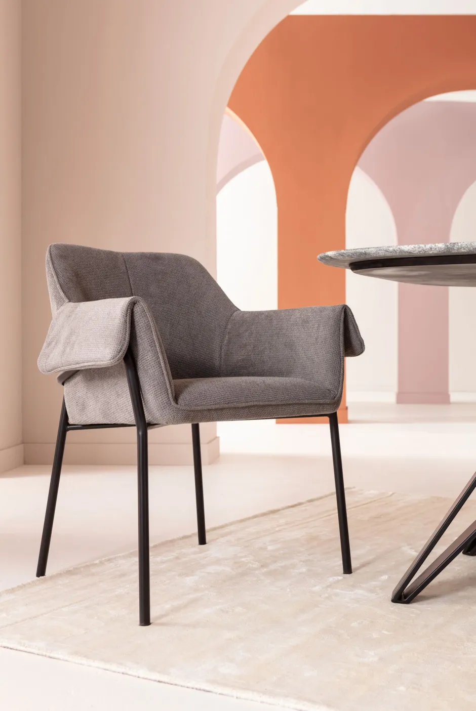 KARE Armlehnstuhl Bess Grau