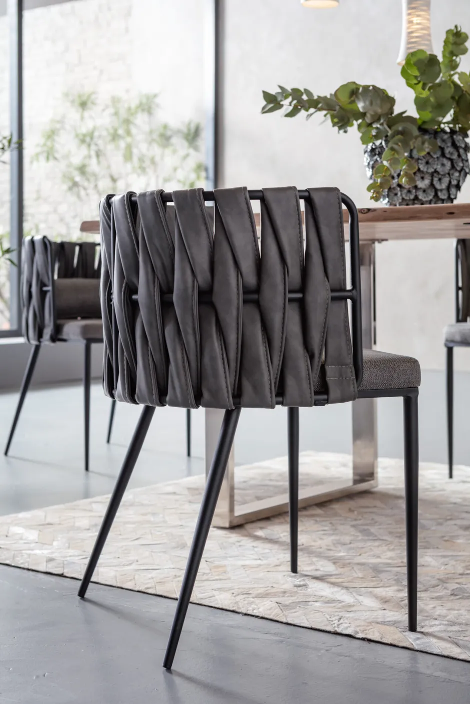 KARE Armlehnstuhl Cheerio Grau inkl. Kissen