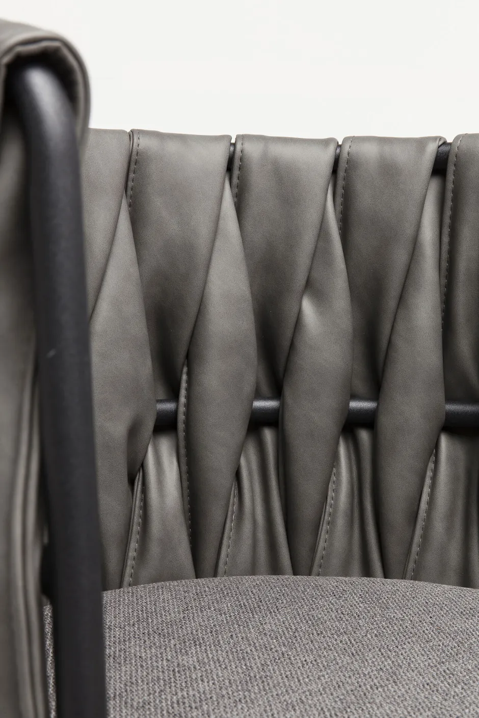 KARE Armlehnstuhl Cheerio Grau inkl. Kissen