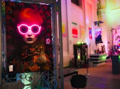 KARE Bild Fancy Red Lady LED 120x80cm