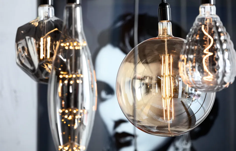 KARE Birne Riffle Ball LED