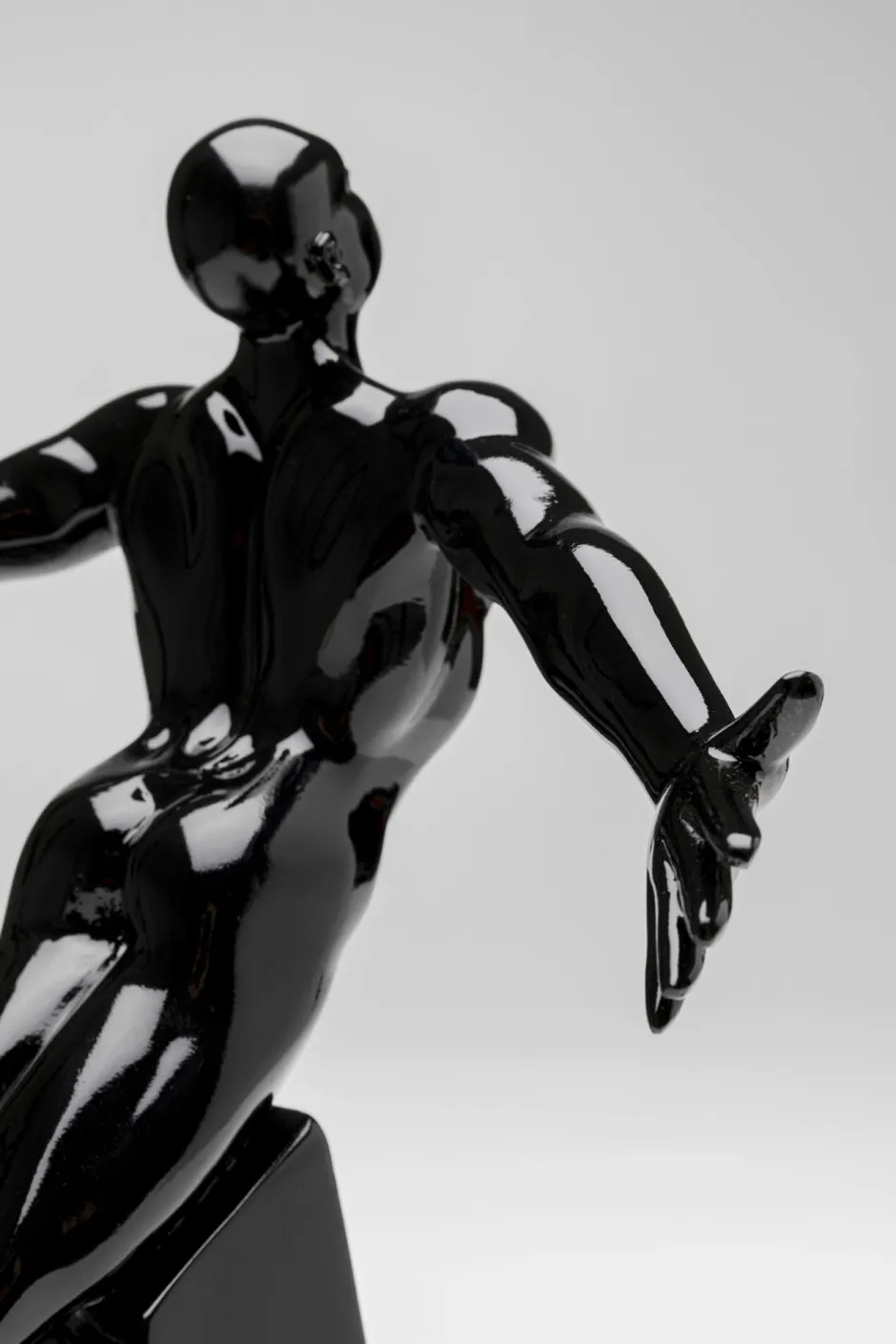 KARE Deko Figur Jumper Schwarz 37cm