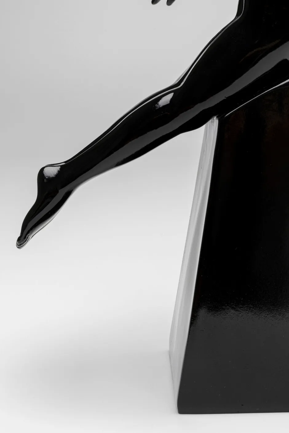 KARE Deko Figur Jumper Schwarz 37cm