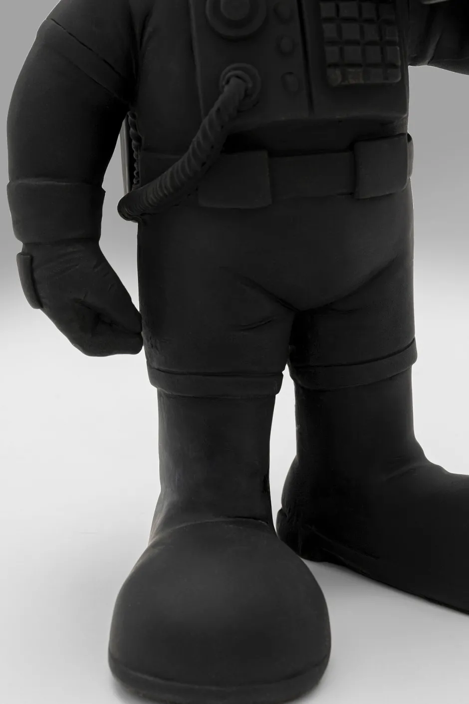 KARE Deko Figur Welcome Astronaut Schwarz 27cm