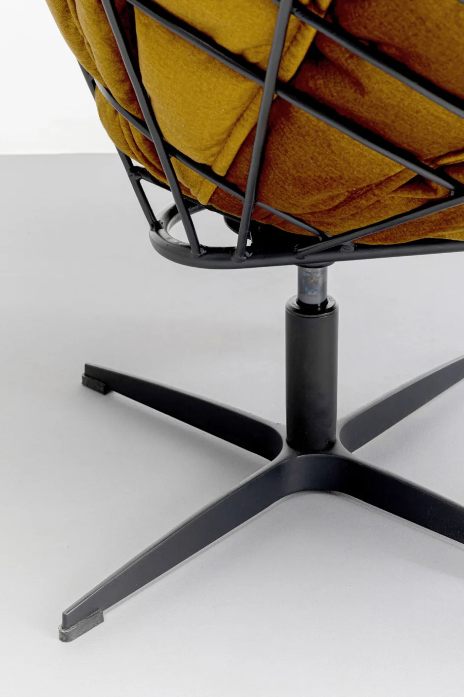 KARE Drehsessel + Hocker Blossom