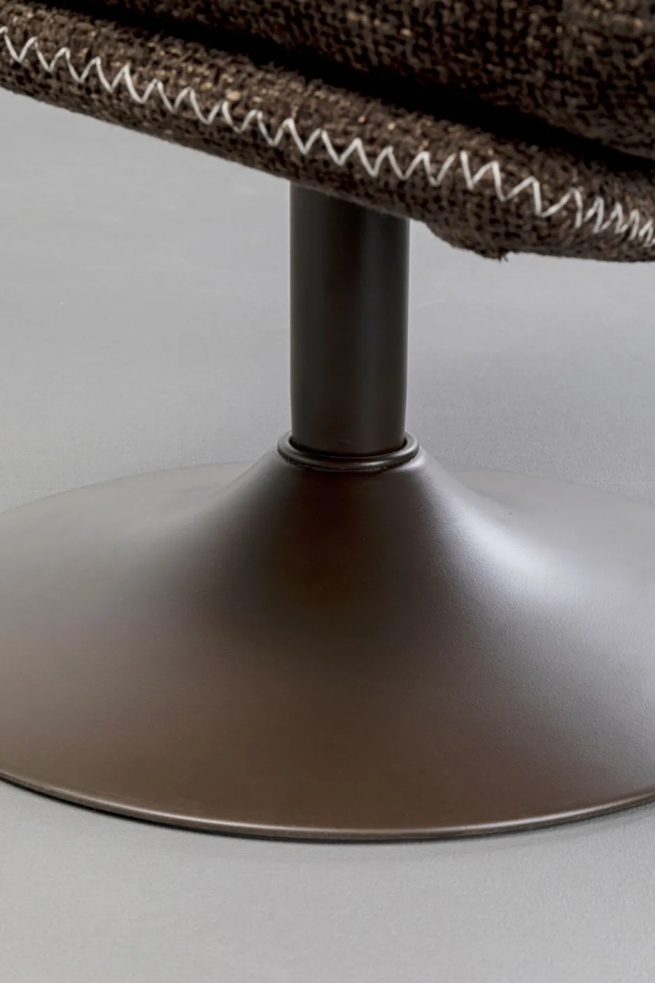 KARE Drehsessel + Hocker Montreal