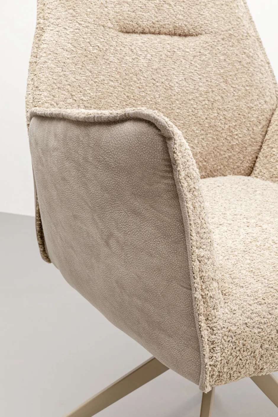 KARE Drehstuhl mit Armlehnen Liverpool Greige