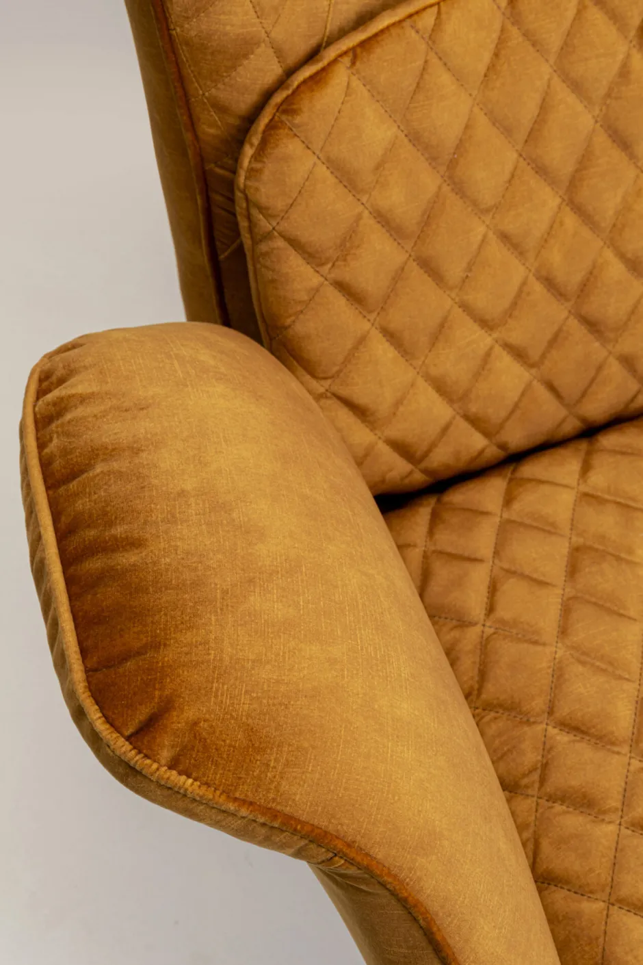 KARE Sessel Tudor Velvet Goldbraun
