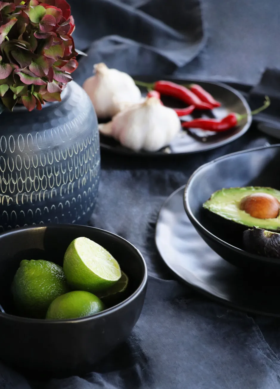 KARE Teller Organic Black Ø26cm