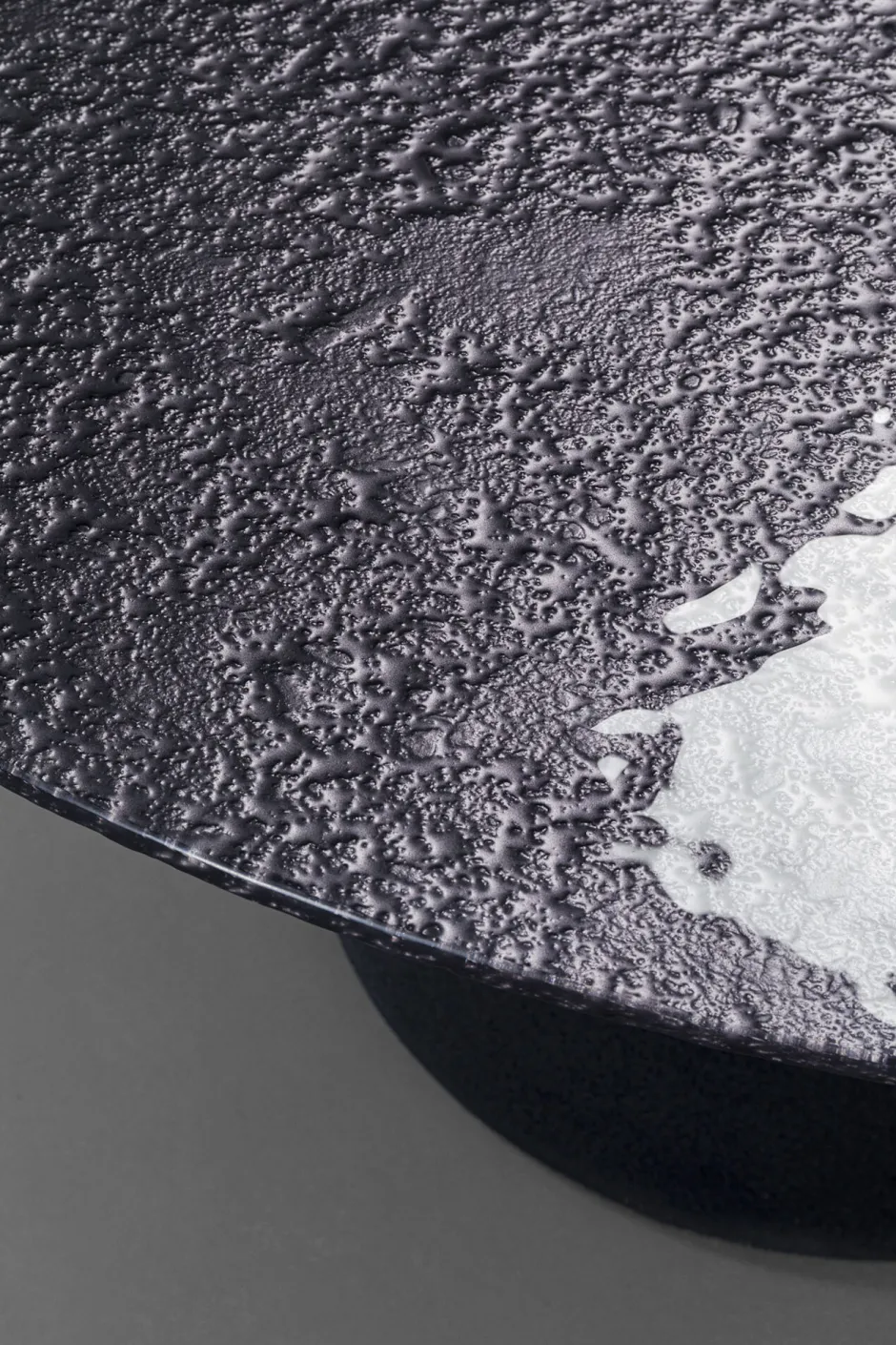 KARE Tisch Grande Possibilita Schwarz Bubble Ø150cm